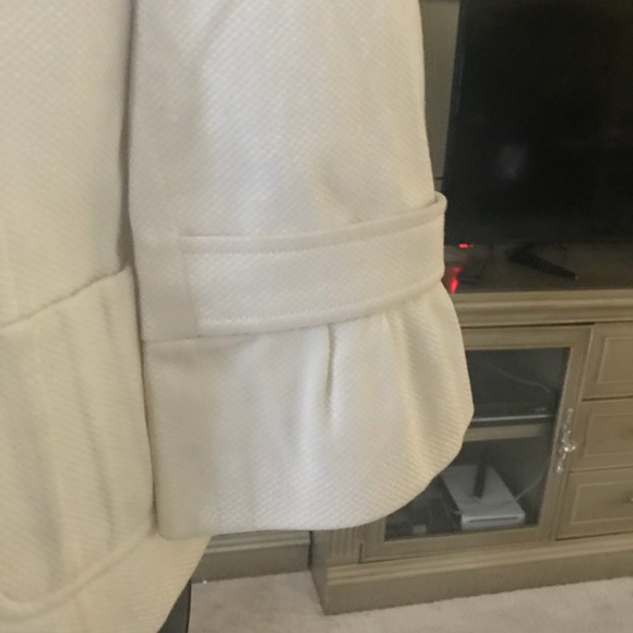 White top by Tahari - Picture 3 of 4